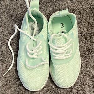 Girls breathable sneakers